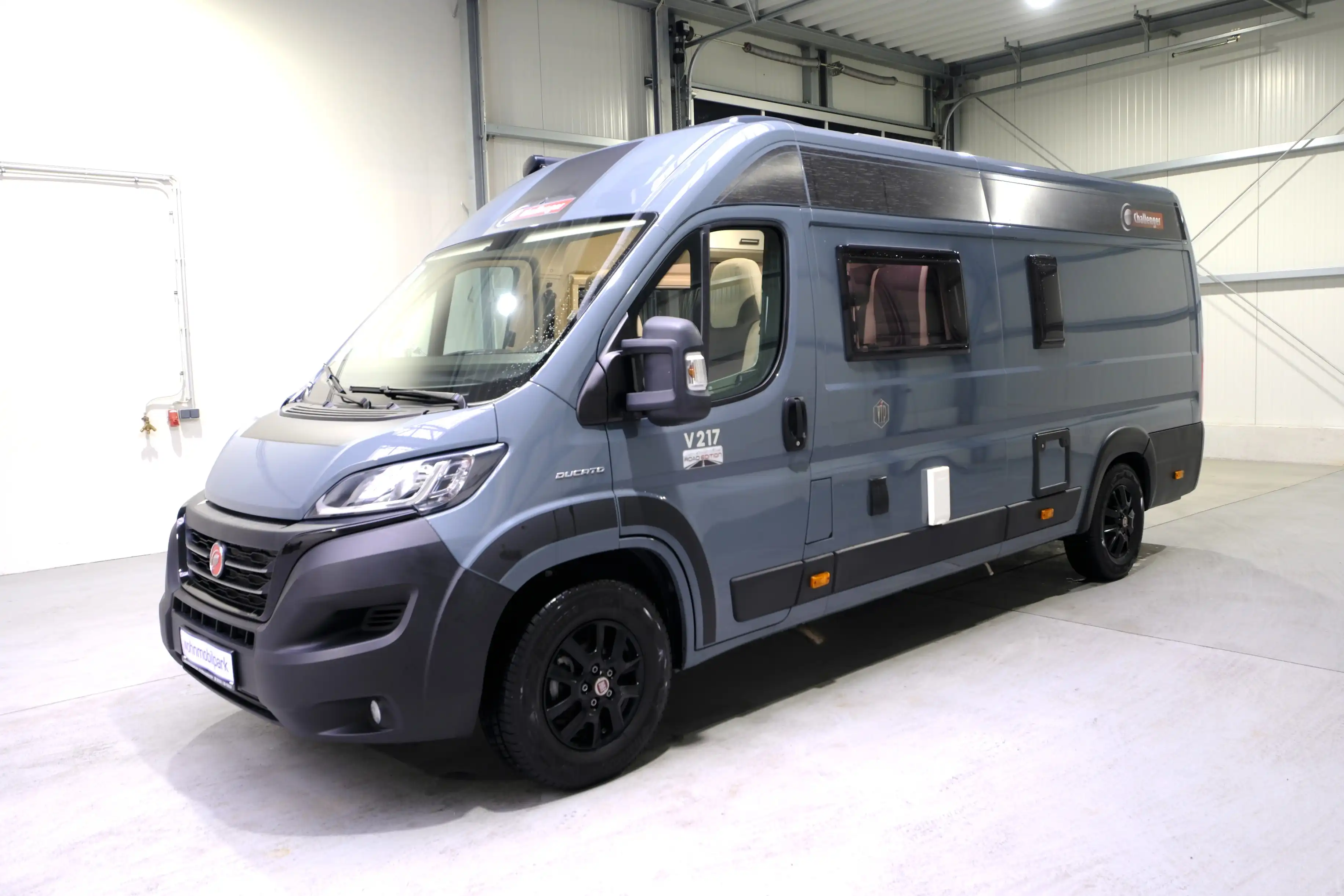 CHALLENGER V 217 VIP Road-Edition - Ansicht 2